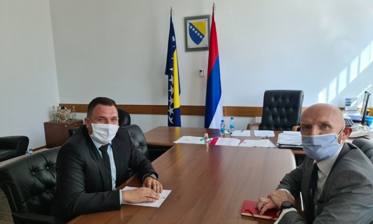 Ministar Lučić razgovarao s ambasadorom Velike Britanije