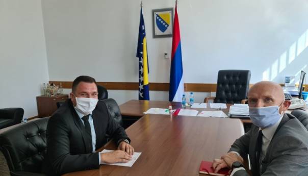 Ministar Lučić razgovarao s ambasadorom Velike Britanije