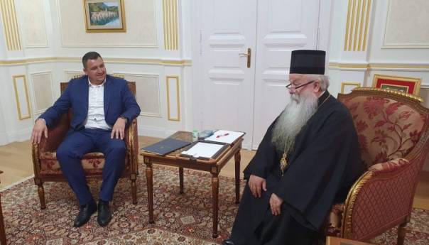 Ministar Lučić u posjeti mitropolitu dabrobosanskom Hrizostomu