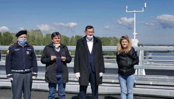Ministar Mitrović obišao radilište na mostu preko Save kod Svilaja
