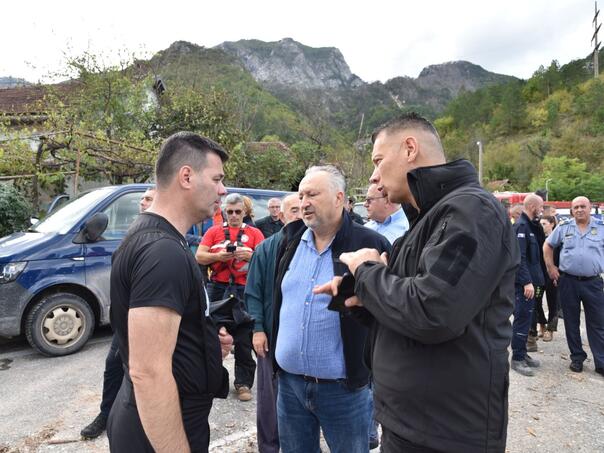 Ministar Nešić obišao poplavljena područja Jablanice: