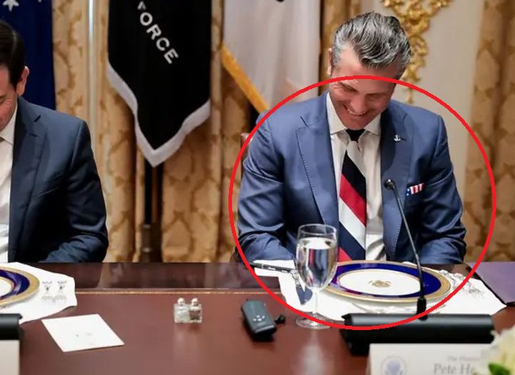 Trumpov ministar na sastanak sa Zelenskim u kravati boja Rusije
