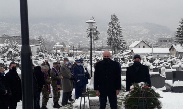 Ministar Osmanović i načelnik Tanović odali počast poginulim iz HVO-a