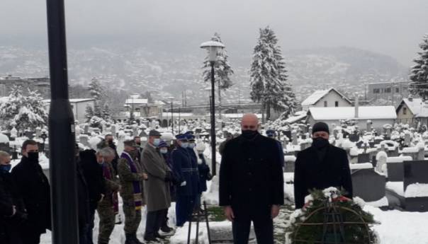 Ministar Osmanović i načelnik Tanović odali počast poginulim iz HVO-a