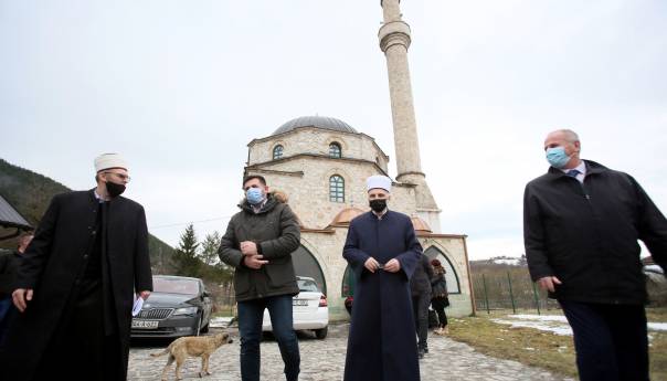 Ministar Ramić i muftija Ljevaković posjetili povratničko mjesto Knežina