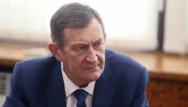 Ministar Vojin Mitrović izgubio torbicu sa 20.000 eura