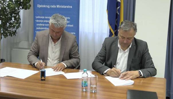 Ministar Zukić potpisao ugovore o dodjeli poticaja za razvoj poduzetničke infrastrukture