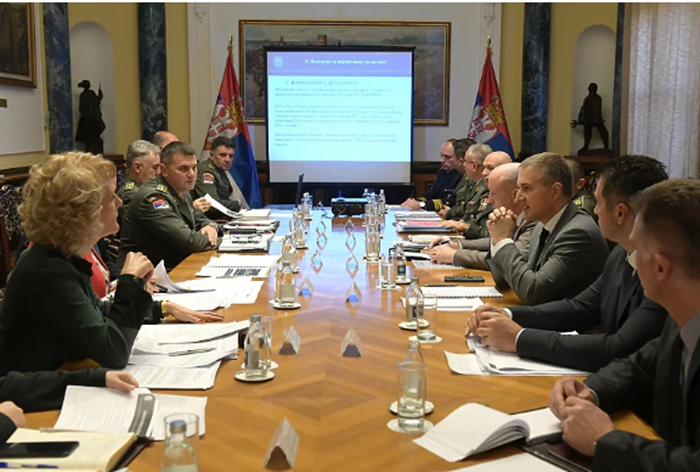 Ministarstvo odbrane Srbije razmatra modele redovnog služenja vojnog roka