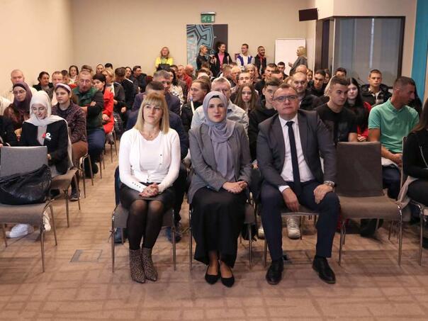 Ministarstvo za odgoj i obrazovanje KS stipendira 335 učenika za deficitarna zanimanja