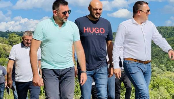 Ministri Ramić i Lučić posjetili povratničko mjesto Matijevići kod Kladnja