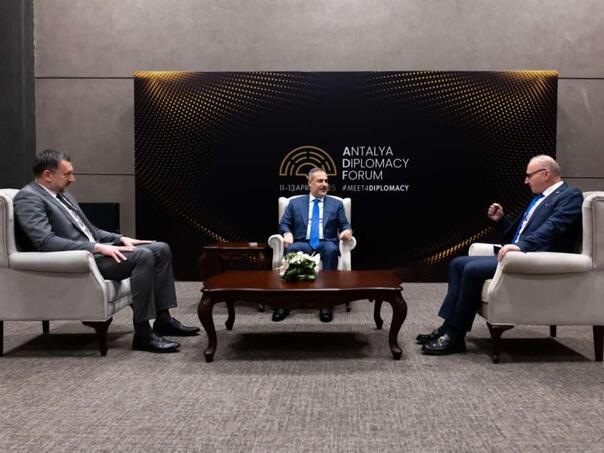 Ministri vanjskih poslova BiH, Turske i Hrvatske na sastanku na marginama ADF-a