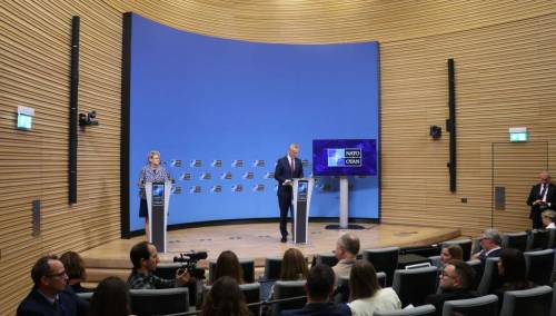 Ministri vanjskih poslova NATO-a raspravljaju o pomoći Ukrajini