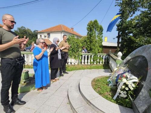 Ministrica Hota-Muminović i sarajevski učenici učesnici Marša mira