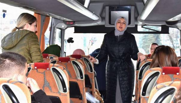 Ministrica Hota-Muminović ispratila đake u Srebrenicu: Učite istinu o genocidu