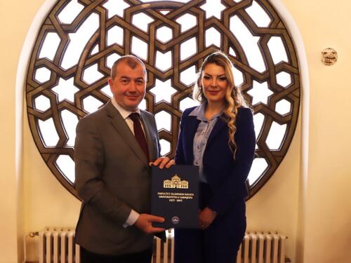 Foto: Ministrica Mesihović posjetila Fakultet islamskih nauka