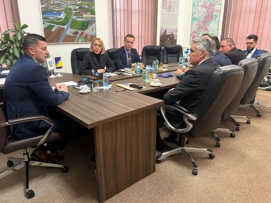 Ministrica Pozder sa direktorima Bevandom i Memićem u posjeti Gračanici