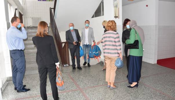 Ministrice u Vladi KS posjetile porodice koje su ostale bez domova u požaru