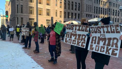 Minneapolis: Stotine na protestima zbog ubistva Amira Lockea