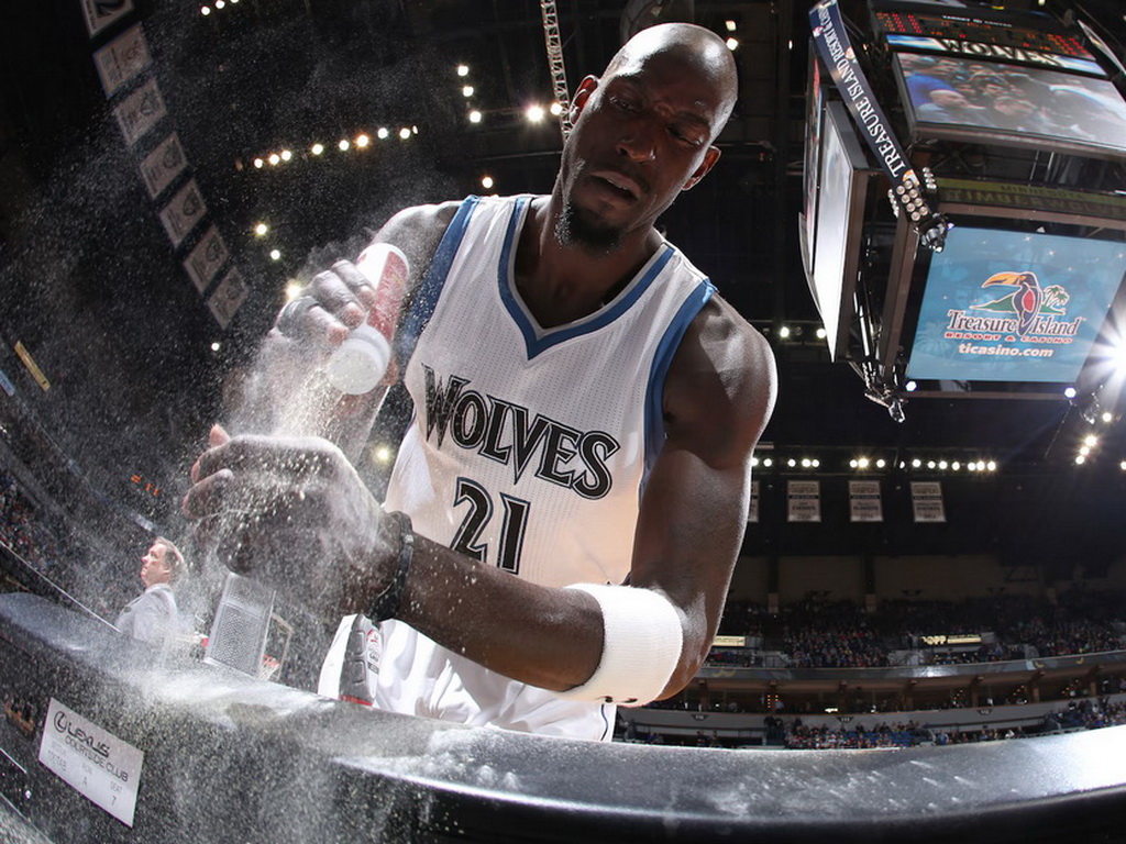 Minnesota Timberwolves povlači broj 21 Kevin Garnetta