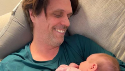 Miraj Grbić sa kćerkicom u naručju: Ljubav koja nema granice