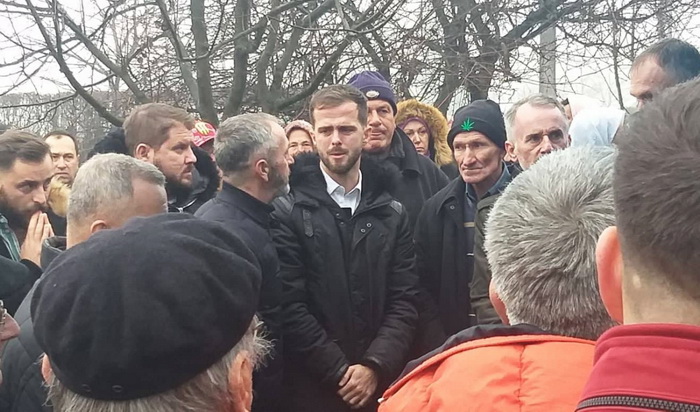 Miralem Pjanić klanjao dženazu svom djedu: Emotivan zagrljaj i suze