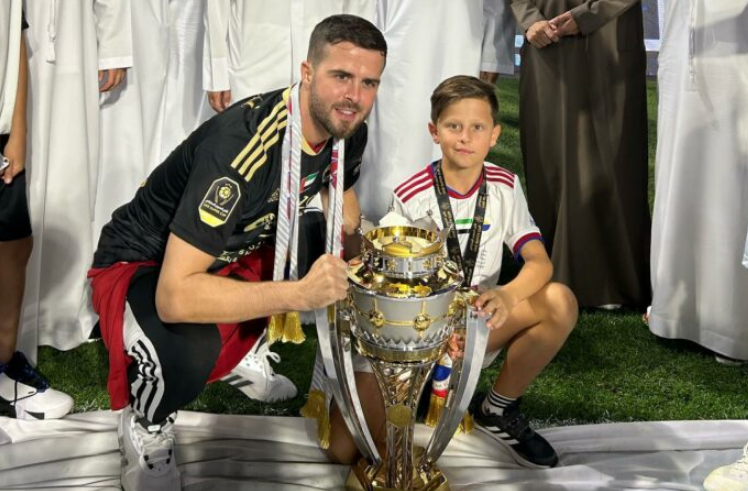 Miralem Pjanić sa sinom Edinom proslavio novi trofej u karijeri