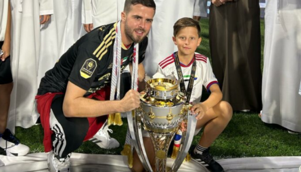 Miralem Pjanić sa sinom Edinom proslavio novi trofej u karijeri