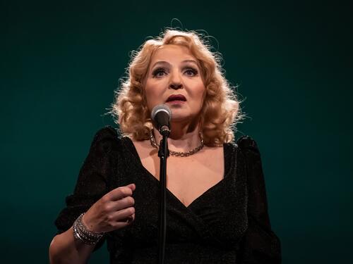 Mirjana Karanović u ulozi Marlene Dietrich 10. maja na sceni Narodnog pozorišta