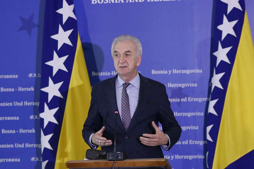 Šarović: Očigledno je da se Dodik pogubio