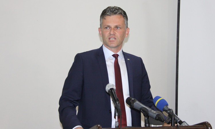 Mirnes Bašić i zvanično novi premijer ZDK