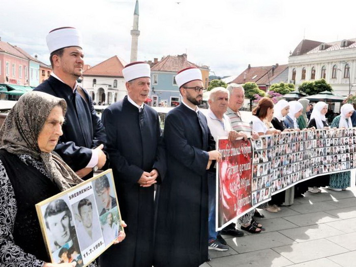 Mirni mimohod majki Srebrenice i Podrinja u Tuzli