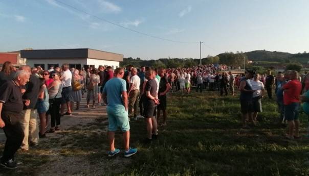 Mirni protesti u Polju: Građani protiv nove lokacije za smještaj migranata