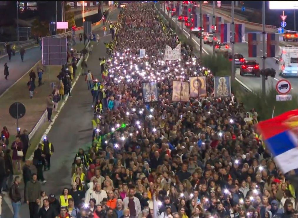 Mirni protesti u Srbiji zbog pada nadstrešnice: "11 mjeseci – 0 odgovornosti"