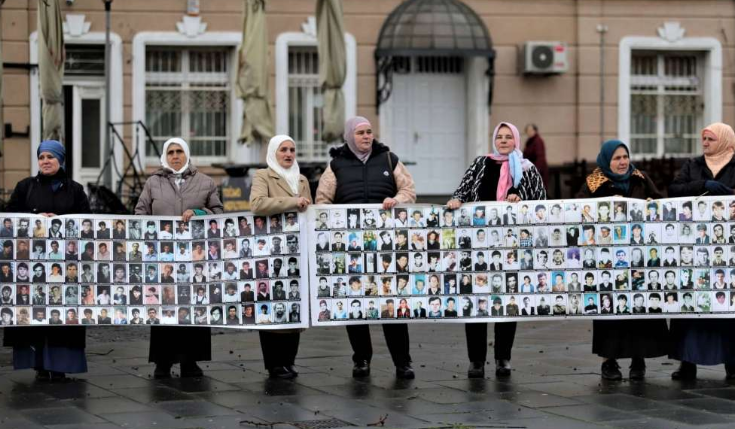 Majke Srebrenice pozivaju Schmidta da pojasni svoje izjave