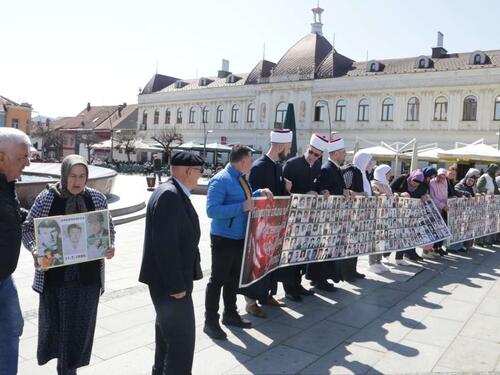 Mirno okupljanje majki Srebrenice uz poruku mira i apel za pravdu