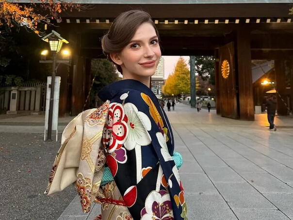 Miss Japana odrekla se titule nakon što je časopis razotkrio njenu aferu