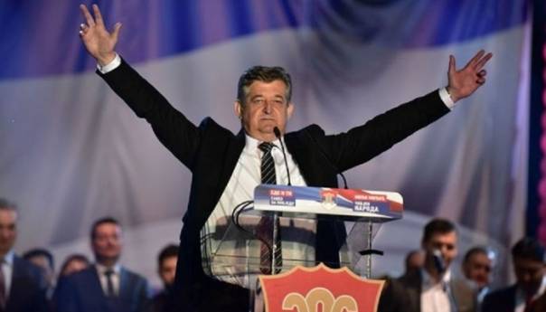 Misterija ili ne: Mićo Mićić bira između Dodika i SDS-a