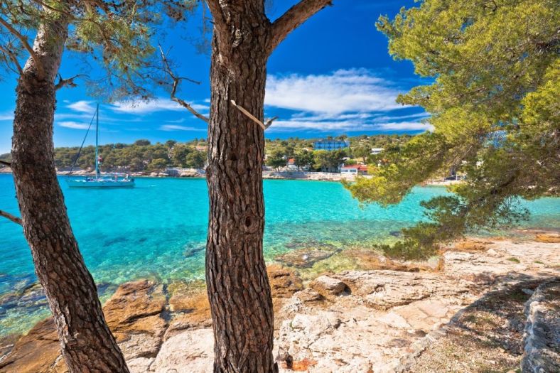Misterija u Hrvatskoj: Turistima se pojavile velike fleke na tijelu