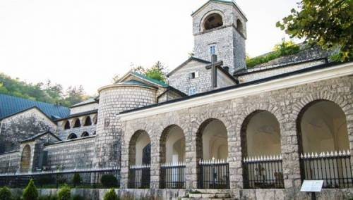 Mitropolija: Đukanović uznemirava i dijeli građane