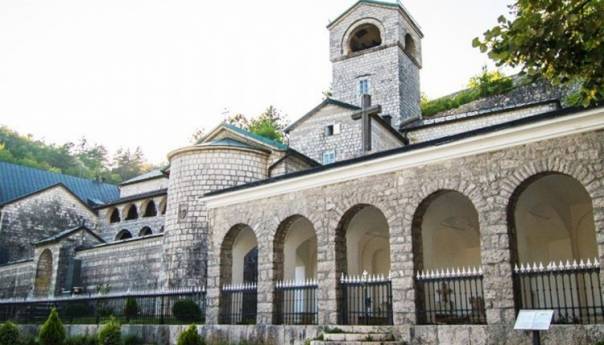 Mitropolija: Đukanović uznemirava i dijeli građane