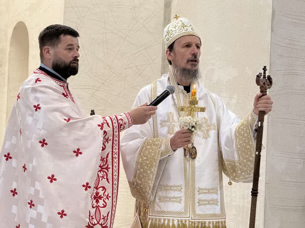 Mitropolit Dimitrije vaskršnju liturgiju služio u Sabornoj crkvi u Mostaru