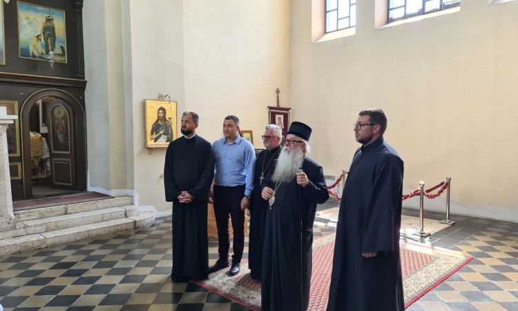 Mitropolit Hrizostom obišao napadnutu crkvu Sveti Sava u Blažuju 