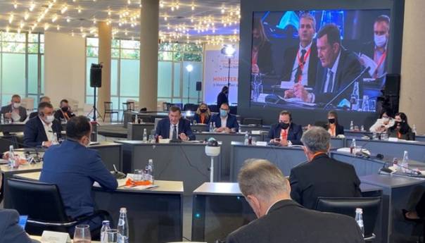 Mitrović u Tirani potpisao memorandum o mapi puta za 5G mrežu