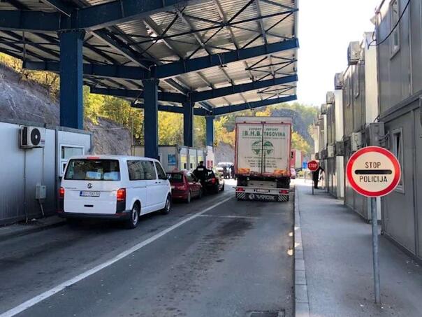 Mještani blokirali cestu zbog problema na hrvatskoj granici
