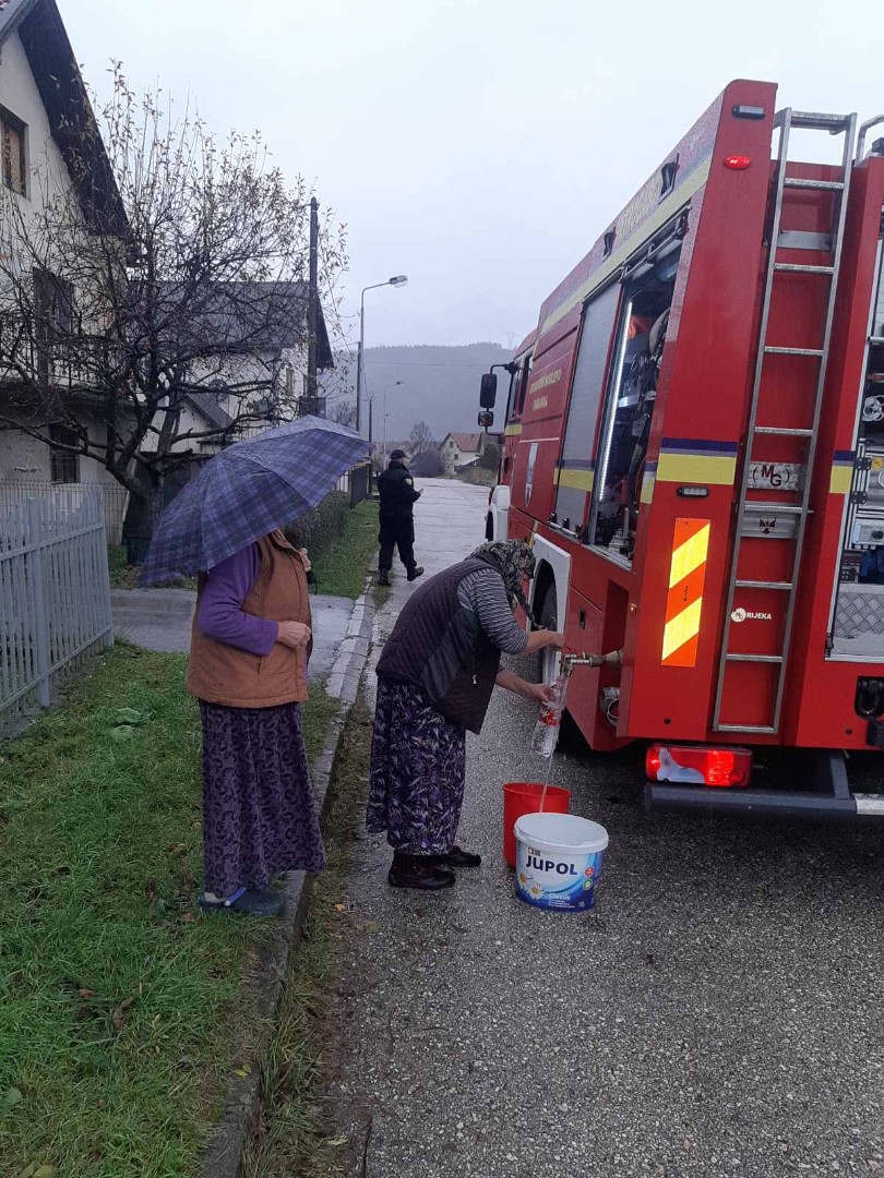 Mještanima Općine Trnovo dostavljena pitka voda