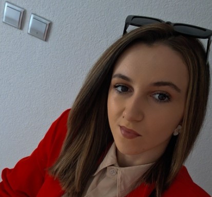 Mlada Merjem se bori s Crohnovom bolešću i svakodnevno trpi bolove, potrebna joj je pomoć