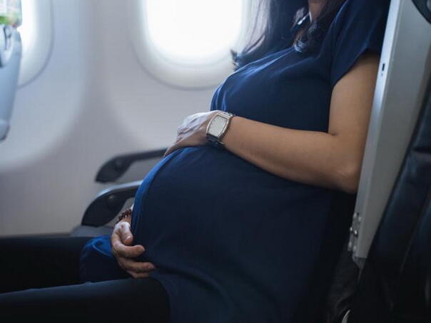 Mlada Španjolka se porodila usred leta na 5.500 metara visine