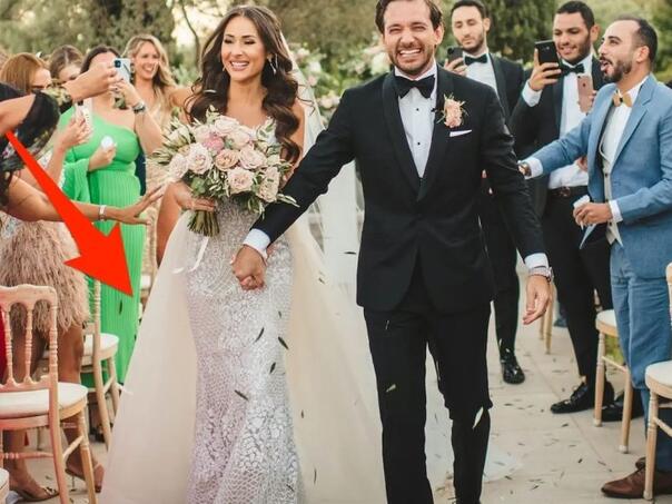 Mlada zaboravila pola vjenčanice na vjenčanju, evo kako se snašla