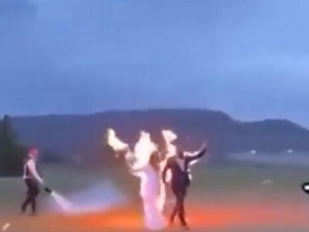 Mladenci priredili show pa se zapalili na dan vjenčanja