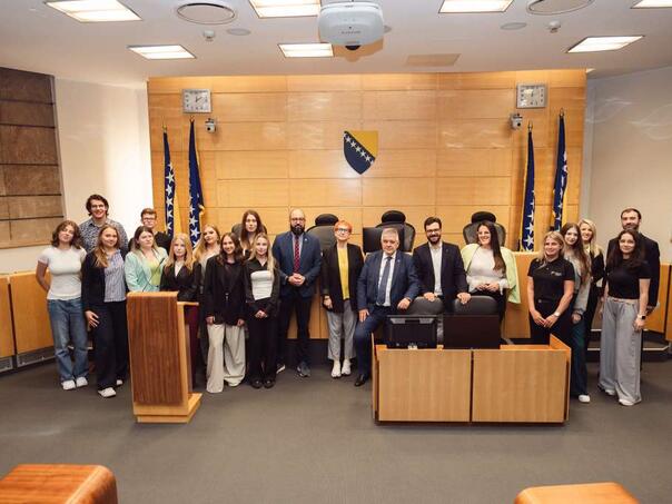 Mladi aktivisti uputili nadležnima inicijativu za veću zaštitu žena žrtava nasilja u BiH